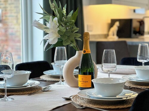 NEW Edwin Bing Mews | City Centre + FREE Parking