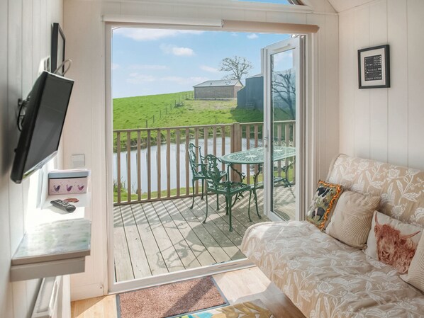 Living area - 1 bedroom accommodation in Lifton (Lifton)