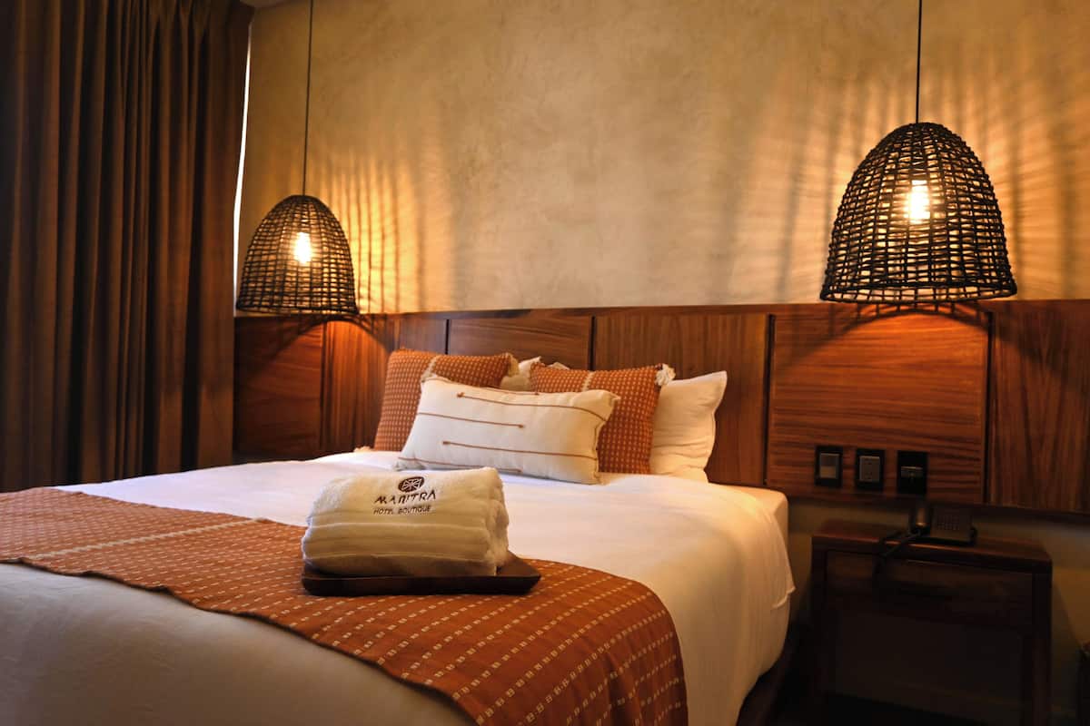 Standaard kamer, 1 queensize bed, airconditioning | Een minibar, een kluis op de kamer, individueel gedecoreerd, een bureau