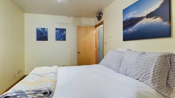 2 chambres, fer et planche à repasser, Wi-Fi gratuit, draps fournis