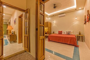 2 Schlafzimmer, Schreibtisch, Reisekinderbett, WLAN