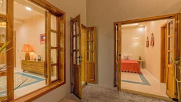 2 bedrooms, desk, travel cot, WiFi