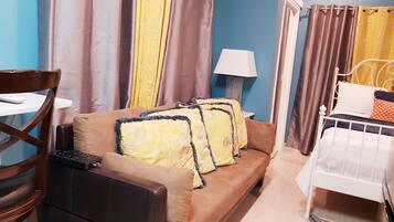 1 Schlafzimmer, BĂŒgeleisen/BĂŒgelbrett, WLAN, BettwĂ€sche