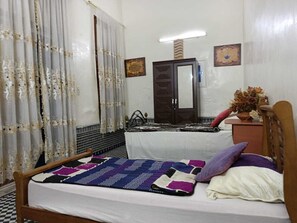 3 chambres, fer et planche à repasser, Wi-Fi, draps fournis