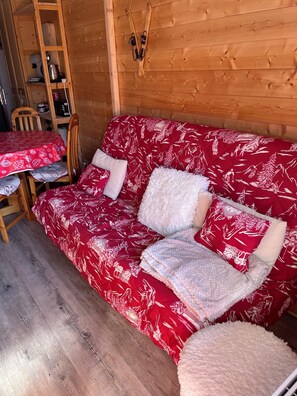 Living area - NEW, lovely apartment, renovated, ideal for a summer or winter stay. (Praz-sur-Arly)