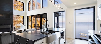 Luxury Waterfront & Lake Access