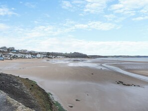 Beach - Long Ships - UK48322 (Saundersfoot)