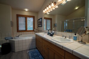 Hårtørrer, håndklæder, Sæbe, Toiletpapir