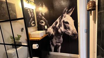 Shower, towels, soap, shampoo