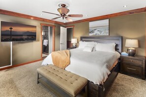 4 soverom, strykejern/-brett, reiseseng for barn og wi-fi (inkludert)