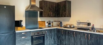 2 bedroom accommodation in Chinley