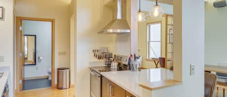 Coffee/tea maker, fridge, microwave, dishwasher