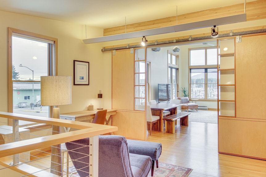 Custom Harborside Loft In The Heart Of Ketchikan - Ketchikan, AK