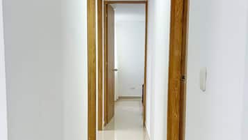 Departamento estándar, balcón, vista al jardín | Área de sala de estar