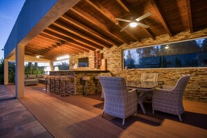 Outdoor dining - Casa Rosa - Heated Pool & Sea Views (Loulé)