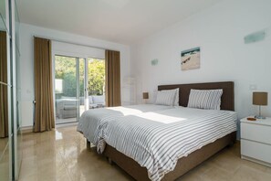 6 chambres, bureau, fer et planche à repasser, Wi-Fi