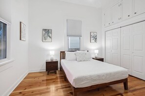 2 bedrooms, desk, iron/ironing board, travel crib