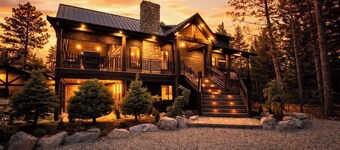 Luxury Duck Creek Chalet | Sauna, Spa, Game Loft