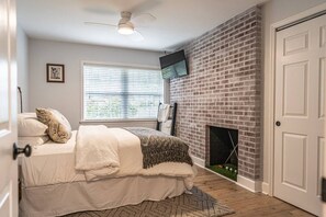 5 bedrooms, desk, iron/ironing board, travel cot - Banjos Golf Retreat- In the heart of Pinehurst (Pinehurst)