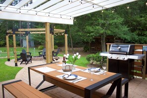 Outdoor dining - Banjos Golf Retreat- In the heart of Pinehurst (Pinehurst)