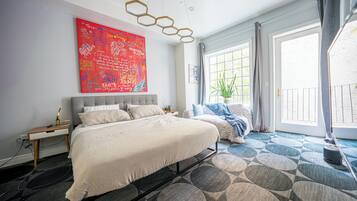 3 bedrooms, desk, iron/ironing board, travel crib