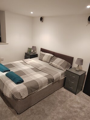 1 Schlafzimmer, Bügeleisen/Bügelbrett, Bettwäsche