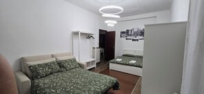 2 bedrooms, iron/ironing board, travel cot, free WiFi