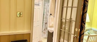 Private, Charm, & Unique Stay

