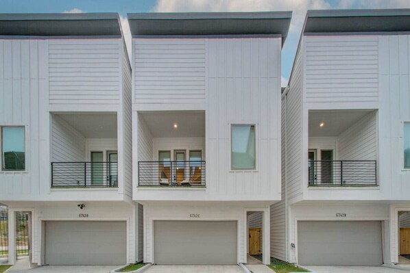 Exterior - 6 Min from Medical Center & Houston Zoo! (Houston)