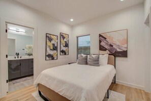 3 chambres, fer et planche à repasser, Wi-Fi, draps fournis