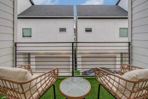 Property grounds - 6 Min from Medical Center & Houston Zoo! (Houston)