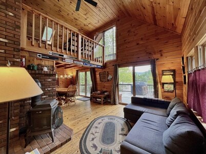 Lakefront Log Home in White Mountains! Dog-Friendly!