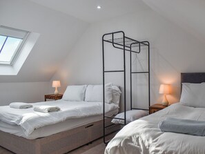 4 bedrooms, free WiFi, bed sheets
