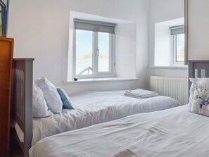 2 bedrooms, free WiFi, bed sheets - 2 bedroom accommodation in Tavistock (Tavistock)