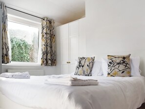 2 多间卧室、免费 WiFi、床单