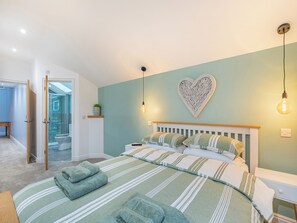 3 bedrooms, free WiFi, bed sheets - 3 bedroom accommodation in Trawden (Trawden)