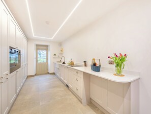 Dishwasher - 3 bedroom accommodation in Trawden (Trawden)