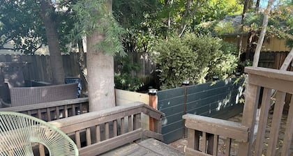 Midtown Gem: 1BR Duplex Near Ice Blocks and Top Restaurants!
