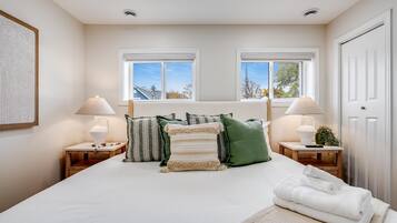 3 bedrooms, desk, iron/ironing board, free WiFi