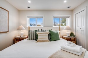 3 slaapkamers, een bureau, een strijkplank/strijkijzer, gratis wifi