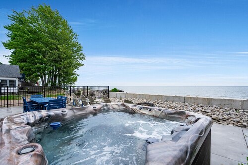 Hideaway Beach House & Hot Tub