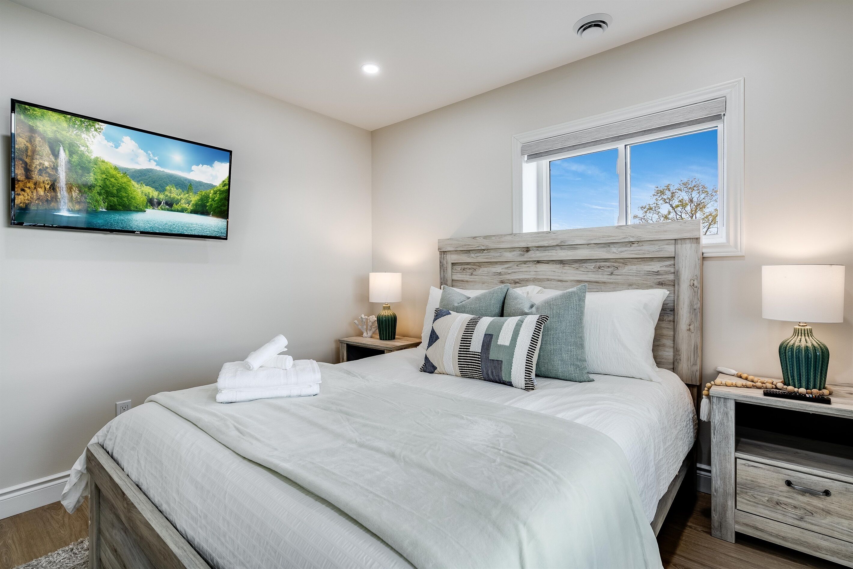 3 habitaciones, escritorio, tabla de planchar con plancha y wifi gratis 