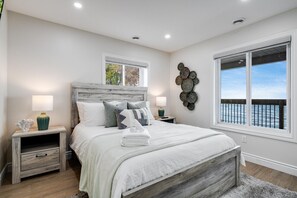 3 bedrooms, desk, iron/ironing board, free WiFi