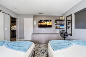 3 bedrooms, desk, iron/ironing board, travel cot