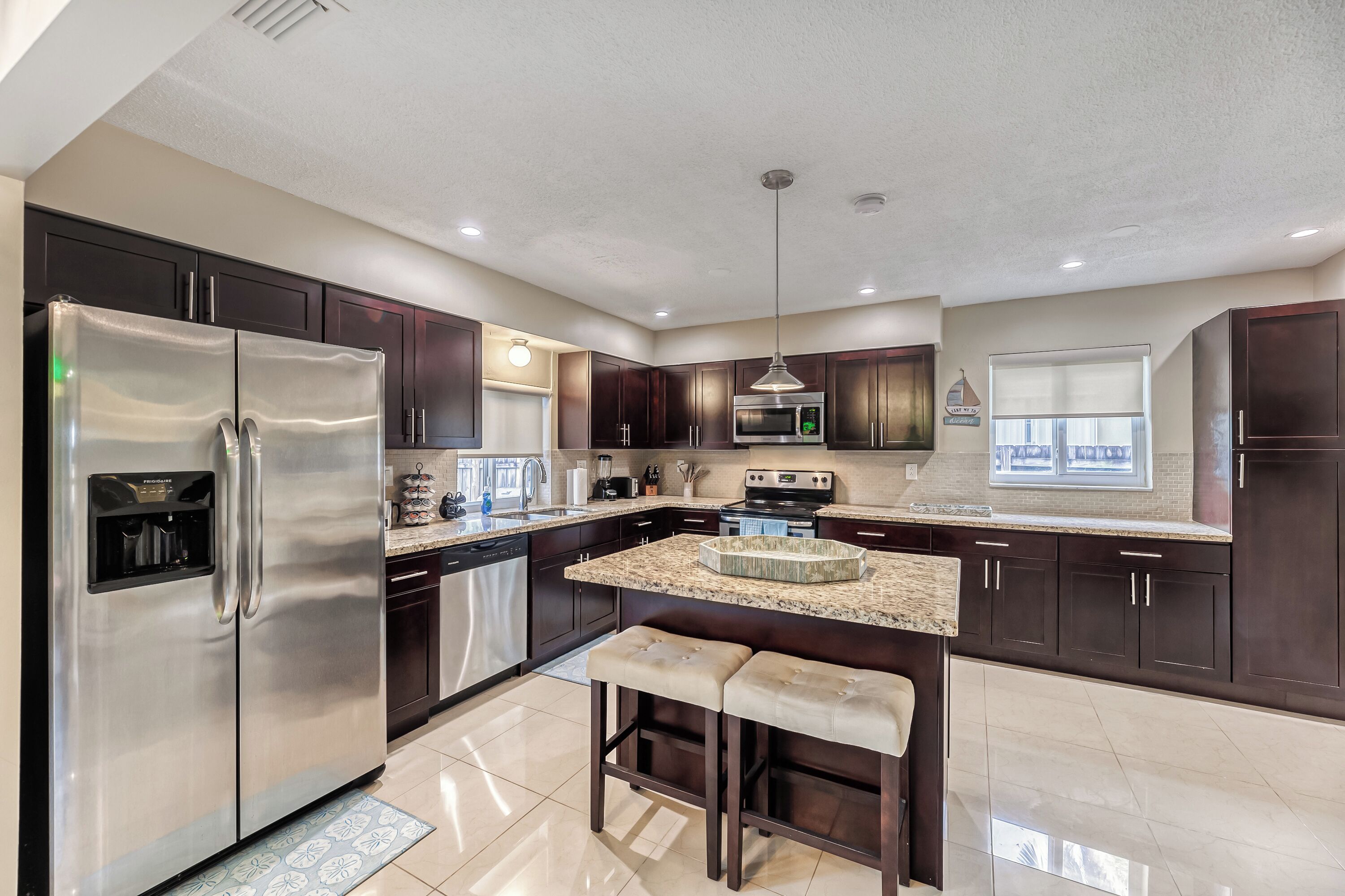 雪櫃、微波爐、焗爐、爐具