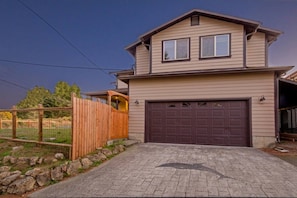 Exterior - Overlooking the ocean, sleeps 7, kid and pet friendly, pergola with privacy. (Whitethorn)