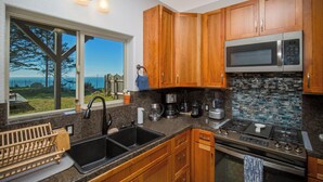 Coffee/tea maker, fridge, microwave, oven -  Overlooking the ocean, sleeps 7, kid and pet friendly, pergola with privacy. (Whitethorn)