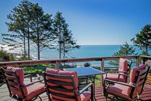 Property grounds -  Overlooking the ocean, sleeps 7, kid and pet friendly, pergola with privacy. (Whitethorn)