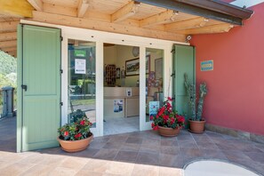 Classic Apartment, 4 Bedrooms | Reception - Spacious Apartment in Idro With Shared Pool (Idro)