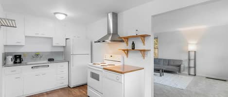 Classic Apartment, Patio | Private kitchen | Electric kettle
